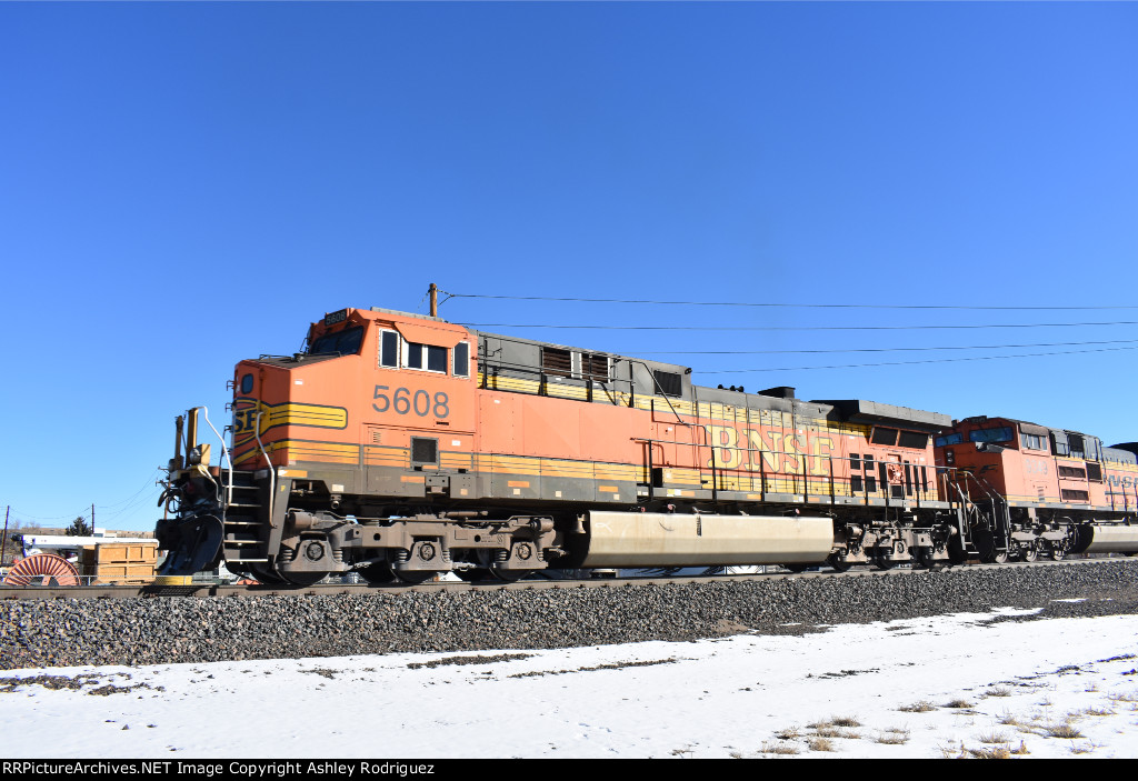 BNSF 5608
